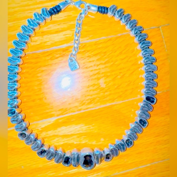 Like NEW AUTHENTIC UNO de 50 silver chicken necklace with blue stones - Picture 2 of 4